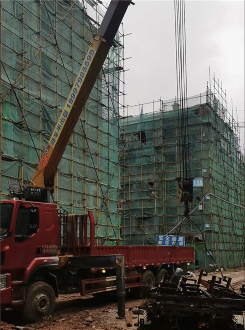 资阳市“慢工细活”—— 吊车的 “微动控制” 技术